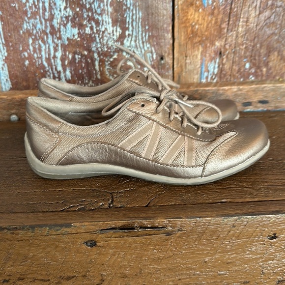 Naturalizer Bronze Defoe Sneaker Size 6.5 - Picture 4 of 8